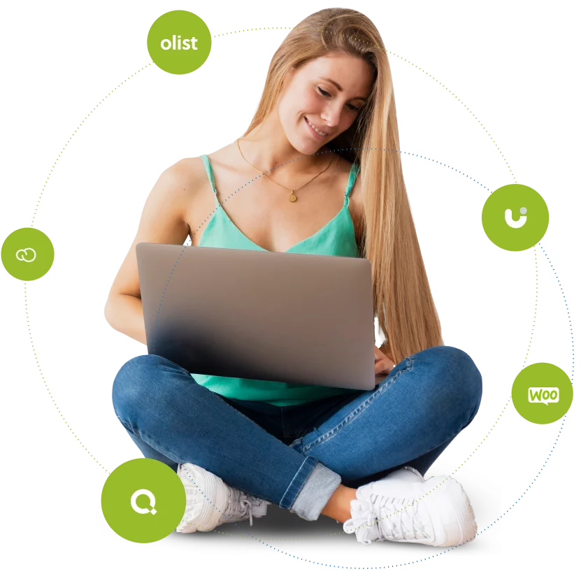 jovem mulher usando o sistema vhsys no laptop